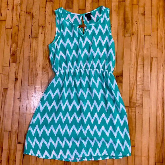 Cute chevron dress - Picture 1 of 2